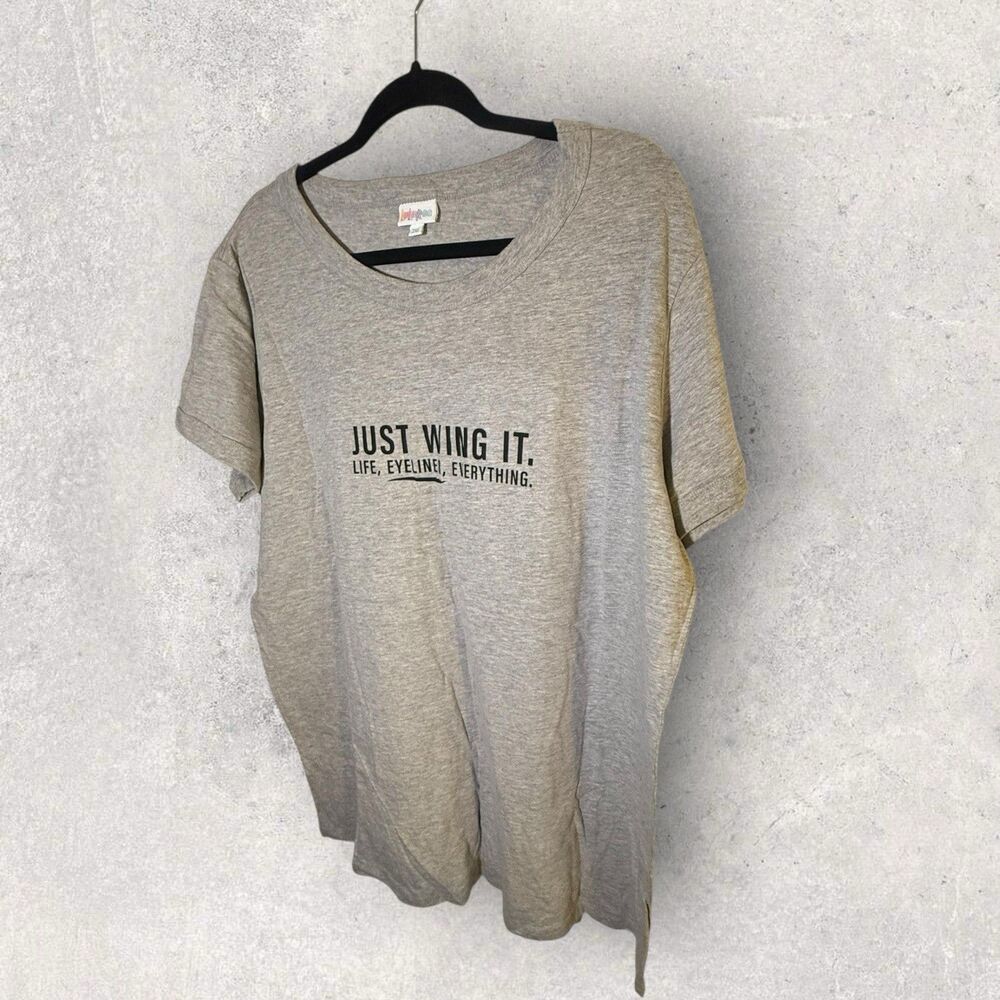 LulaRoe Liv Tshirt-Size 2XL Gray With “Just Wing It”-NWT